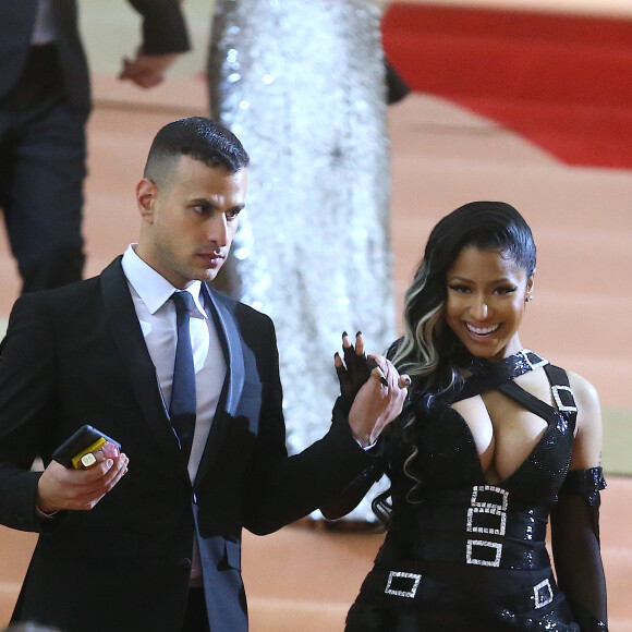 Nicki Minaj à la sortie de la soirée Costume Institute Benefit Gala 2016 (Met Ball) sur le thème de "Manus x Machina" au Metropolitan Museum of Art à New York, le 2 mai 2016.