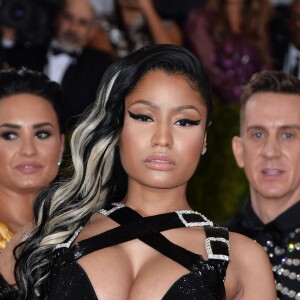 Nicki Minaj et Jeremy Scott ainsi que Demi Lovato  à la Soirée Costume Institute Benefit Gala 2016 (Met Ball) sur le thème de "Manus x Machina" au Metropolitan Museum of Art à New York, le 2 mai 2016