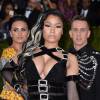 Nicki Minaj et Jeremy Scott ainsi que Demi Lovato  à la Soirée Costume Institute Benefit Gala 2016 (Met Ball) sur le thème de "Manus x Machina" au Metropolitan Museum of Art à New York, le 2 mai 2016