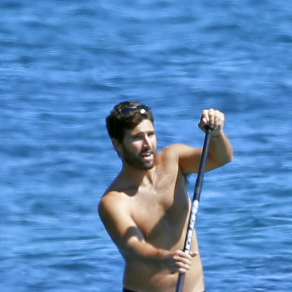 Exclusif - Brody Jenner et sa petite-amie Kaitlynn Carter font du paddle à Malibu, le 17 septembre 2015.