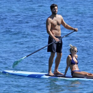 Exclusif - Brody Jenner et sa petite-amie Kaitlynn Carter font du paddle à Malibu, le 17 septembre 2015.