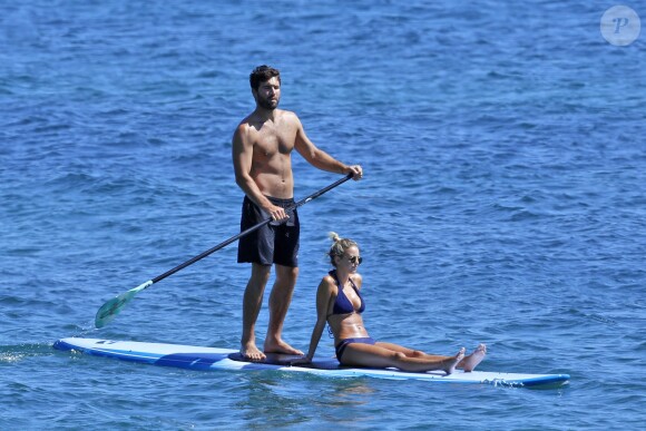 Exclusif - Brody Jenner et sa petite-amie Kaitlynn Carter font du paddle à Malibu, le 17 septembre 2015.