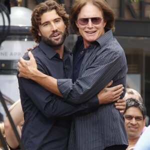 Bruce Jenner, Brody Jenner - People sur le plateau de l'emission "Extra" a Los Angeles, le 30 mai 2013.