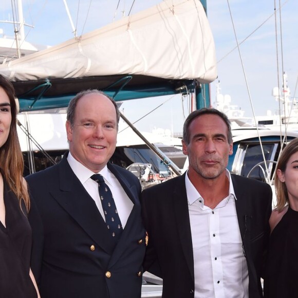 Le prince Albert II de Monaco, Mike Horn, l'aventurier, et ses filles ont assisté à la présentation de sa nouvelle expédition : "Pole2Pole", à bord de son voilier Pangaea, amarré au Yacht Club de Monaco le 6 mai 2016. ©Bruno Bebert/Bestimage