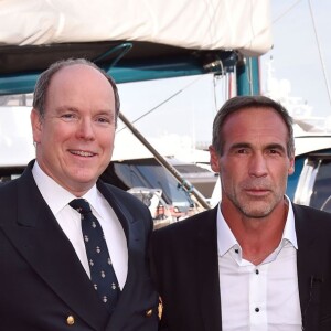 Le prince Albert II de Monaco, Mike Horn, l'aventurier, et ses filles ont assisté à la présentation de sa nouvelle expédition : "Pole2Pole", à bord de son voilier Pangaea, amarré au Yacht Club de Monaco le 6 mai 2016. ©Bruno Bebert/Bestimage