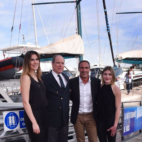 Le prince Albert II de Monaco, Mike Horn, l'aventurier, et ses filles ont assisté à la présentation de sa nouvelle expédition : "Pole2Pole", à bord de son voilier Pangaea, amarré au Yacht Club de Monaco le 6 mai 2016. ©Bruno Bebert/Bestimage