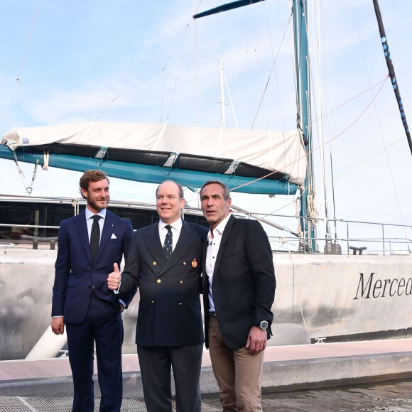 Pierre Casiraghi, vice-président du Yacht Club de Monaco, le prince Albert II de Monaco et Mike Horn ont assisté à la présentation de la nouvelle expédition de l'anventurier "Pole2Pole", à bord de son voilier Pangaea, amarré au Yacht Club de Monaco le 6 mai 2016. ©Bruno Bebert/Bestimage