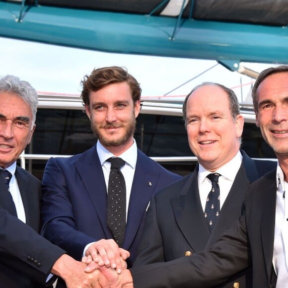 Bernard d'Alessandri, le directeur du Yacht Club de Monaco, Pierre Casiraghi, vice-président du Yacht Club de Monaco, le prince Albert II de Monaco et Mike Horn, l'aventurier, à la double nationalité suisse et sud-africaine, ont assisté à la présentation de sa nouvelle expédition : "Pole2Pole", à bord de son voilier Pangaea, amarré au Yacht Club de Monaco le 6 mai 2016. ©Bruno Bebert/Bestimage