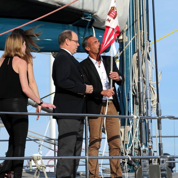 Le prince Albert II de Monaco, Mike Horn et ses filles, ont assisté à la présentation de sa nouvelle expédition : "Pole2Pole", à bord de son voilier Pangaea, amarré au Yacht Club de Monaco le 6 mai 2016. ©Bruno Bebert/Bestimage