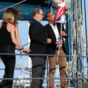 Le prince Albert II de Monaco, Mike Horn et ses filles, ont assisté à la présentation de sa nouvelle expédition : "Pole2Pole", à bord de son voilier Pangaea, amarré au Yacht Club de Monaco le 6 mai 2016. ©Bruno Bebert/Bestimage