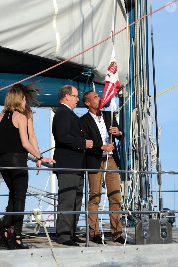 Le prince Albert II de Monaco, Mike Horn et ses filles, ont assisté à la présentation de sa nouvelle expédition : "Pole2Pole", à bord de son voilier Pangaea, amarré au Yacht Club de Monaco le 6 mai 2016. ©Bruno Bebert/Bestimage