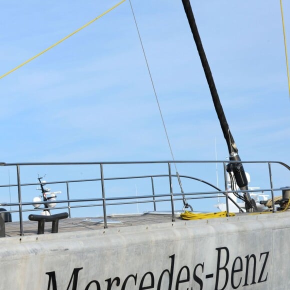 Le prince Albert II de Monaco, Mike Horn et ses filles, ont assisté à la présentation de sa nouvelle expédition : "Pole2Pole", à bord de son voilier Pangaea, amarré au Yacht Club de Monaco le 6 mai 2016. ©Bruno Bebert/Bestimage