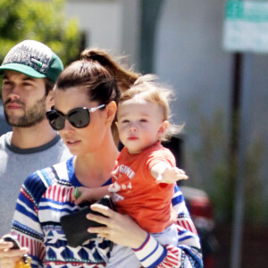 Jessica Biel et Silas à Los Angeles, le 27 avril 2016.