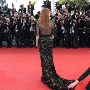 Julianne Moore - Montée des marches du film "Café Society" pour l'ouverture du 69ème Festival International du Film de Cannes. Le 11 mai 2016. ©Borde-Jacovides-Moreau/Bestimage