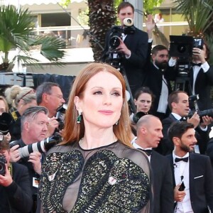 Julianne Moore - Montée des marches du film "Café Society" pour l'ouverture du 69ème Festival International du Film de Cannes. Le 11 mai 2016. ©Borde-Jacovides-Moreau/Bestimage