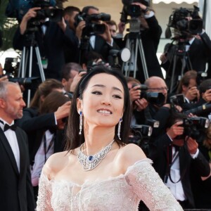 Gong Li - Montée des marches du film "Café Society" pour l'ouverture du 69ème Festival International du Film de Cannes. Le 11 mai 2016.