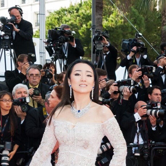 Gong Li - Montée des marches du film "Café Society" pour l'ouverture du 69ème Festival International du Film de Cannes. Le 11 mai 2016.