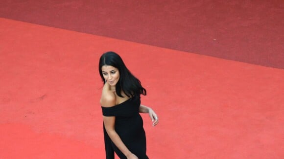 Leïla Bekhti dans une robe Alexandre Vauthier Haute Couture - Montée des marches du film "Café Society" pour l'ouverture du 69ème Festival International du Film de Cannes. Le 11 mai 2016.