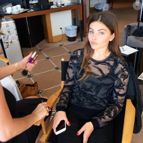 Thylane Blondeau passe au maquillage avec L'Oréal Paris le 14 mai 2016 à l'hôtel Martinez, à Cannes, à quelques heures de sa première montée des marches pour la marque de cosmétiques.