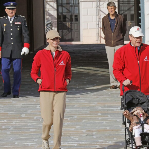 La princesse Charlene et le prince Albert II de Monaco avec leurs enfants le prince Jacques et la princesse Gabriella lors d'une Marche pour le Climat en principauté le 29 novembre 2015, avant la COP21. © J. C. Vinaj / Bestimage