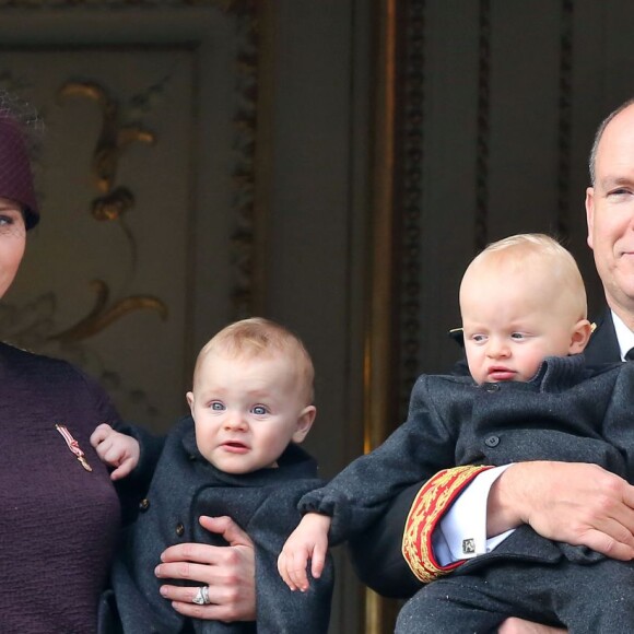 La princesse Charlene de Monaco avec la princesse Gabriella et le prince Albert II de Monaco avec son fils le prince héréditaire Jacques lors de leur première Fête Nationale monégasque, le 19 novembre 2015. © Dominique Jacovides/Bruno Bébert/ Bestimage