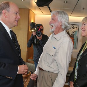 Exclusif - Le prince Albert II de Monaco a rencontré le 13 mai 2016 Jean-Michel Cousteau, entouré de son épouse Nancy Marr et leurs enfants Fabien et Céline, à bord du navire d'exploration Yersin pour le lancement de son film Odyssea 3D © Frédéric Nebinger / Palais Princier / Bestimage