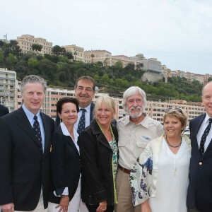 Exclusif - Le prince Albert II de Monaco a rencontré le 13 mai 2016 Jean-Michel Cousteau, entouré de son épouse Nancy Marr et leurs enfants Fabien et Céline, à bord du navire d'exploration Yersin pour le lancement de son film Odyssea 3D © Frédéric Nebinger / Palais Princier / Bestimage