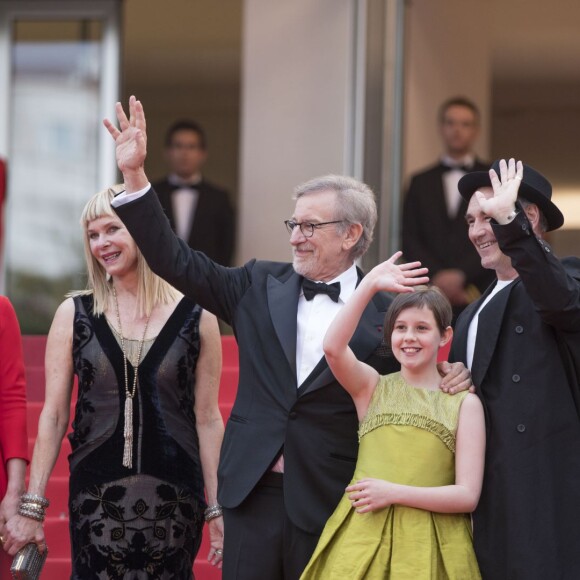 Penelope Wilton, Kate Capshaw, son mari Steven Spielberg, Ruby Barnhill, Mark Rylance, sa femme Claire van Kampen, Lucy Dahl - Montée des marches du film "The BFG" ("Le BGG Le Bon Gros Géant") lors du 69ème Festival International du Film de Cannes. Le 14 mai 2016. © Borde-Jacovides-Moreau/Bestimage