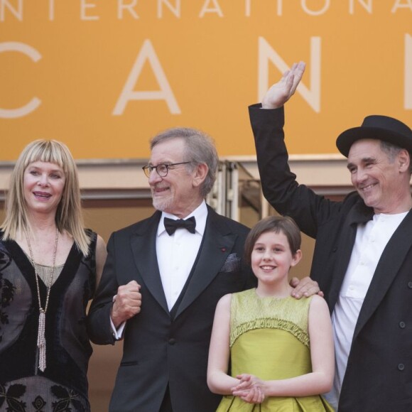 Penelope Wilton, Kate Capshaw, son mari Steven Spielberg, Ruby Barnhill, Mark Rylance, sa femme Claire van Kampen, Lucy Dahl - Montée des marches du film "The BFG" ("Le BGG Le Bon Gros Géant") lors du 69ème Festival International du Film de Cannes. Le 14 mai 2016. © Borde-Jacovides-Moreau/Bestimage