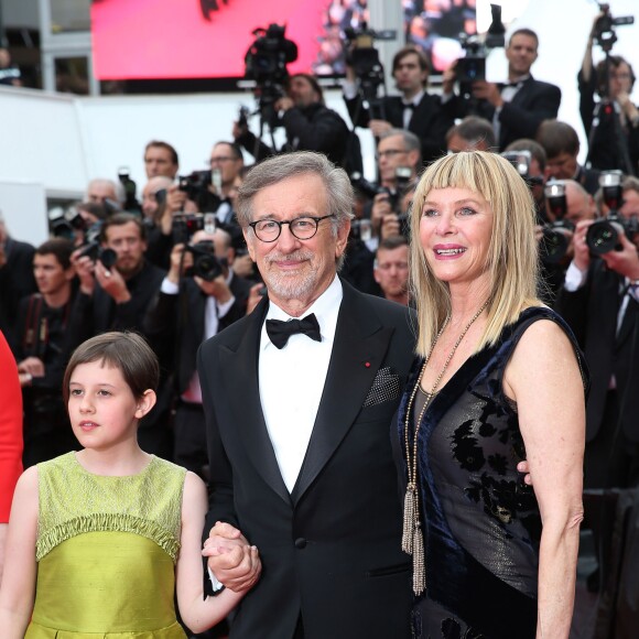 Steven Spielberg et sa femme Kate Capshaw, Ruby Barnhill - Montée des marches du film "The BFG" ("Le BGG Le Bon Gros Géant") lors du 69ème Festival International du Film de Cannes. Le 14 mai 2016. © Borde-Jacovides-Moreau/Bestimage