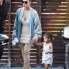 Kim Kardashian et sa soeur Kourtney Kardashian ont emmenées leurs enfants North West, Mason Disick, Reign Disick et Penelope Disick à un anniversaire à Studio City, le 14 mai 2016