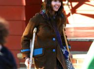 REPORTAGE PHOTOS : La superbe Jessica Alba se déplace avec des... béquilles !