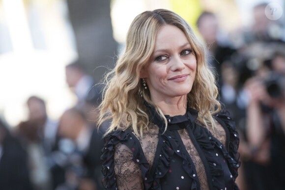 Vanessa Paradis en Elie Saab - Montée des marches du film "Mal de pierres" lors du 69e Festival International du Film de Cannes. Le 15 mai 2016. © Borde-Jacovides-Moreau/Bestimage