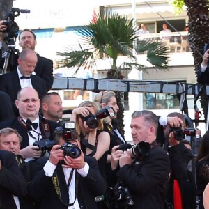 Petra Nemcova en Georges Chakra - Montée des marches du film "Mal de pierres" lors du 69e Festival International du Film de Cannes. Le 15 mai 2016. © Borde-Jacovides-Moreau/Bestimage