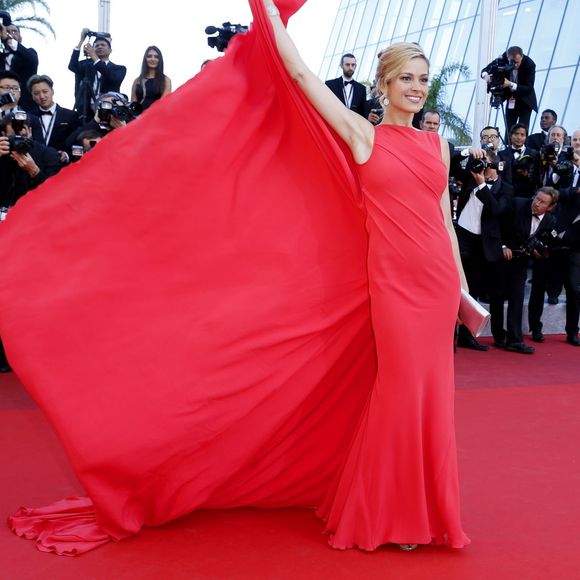 Petra Nemcova en Georges Chakra - Montée des marches du film "Mal de pierres" lors du 69e Festival International du Film de Cannes. Le 15 mai 2016. © Borde-Jacovides-Moreau/Bestimage