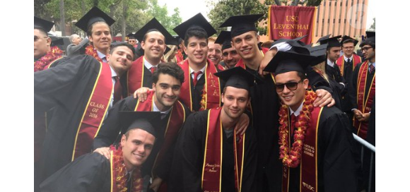 Patrick Schwarznegger a reçu son diplôme de l'université de Californie du Sud. Photo publiée sur Twitter, le 13 mai 2016