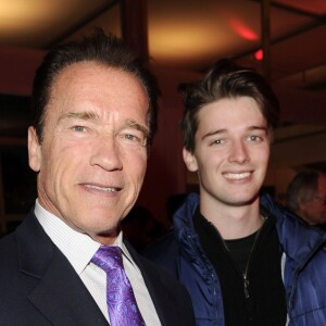 Arnold Schwarzenegger et son fils Patrick à la Course de ski 'Hahnenkamm' a Kitzbuehe en Autriche le 26 Janvier 2012.