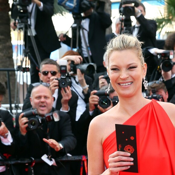 Kate Moss - Montée des marches du film "Loving" lors du 69ème Festival International du Film de Cannes. Le 16 mai 2016. © Borde-Jacovides-Moreau/Bestimage