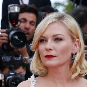 Kirsten Dunst - Montée des marches du film "Loving" lors du 69ème Festival International du Film de Cannes. Le 16 mai 2016. © Borde-Jacovides-Moreau/Bestimage