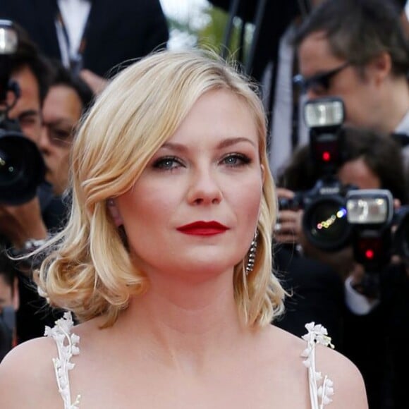 Kirsten Dunst - Montée des marches du film "Loving" lors du 69ème Festival International du Film de Cannes. Le 16 mai 2016. © Borde-Jacovides-Moreau/Bestimage