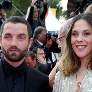 Alysson Paradis et son compagnon Guillaume Gouix - Montée des marches du film "Loving" lors du 69ème Festival International du Film de Cannes. Le 16 mai 2016. © Borde-Jacovides-Moreau/Bestimage