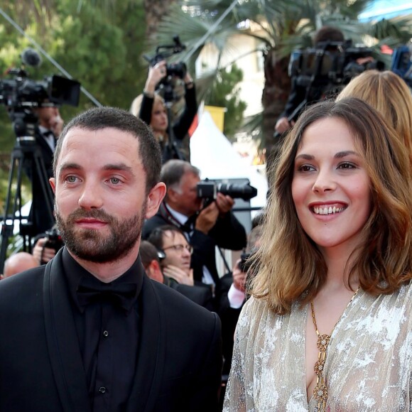 Alysson Paradis et son compagnon Guillaume Gouix - Montée des marches du film "Loving" lors du 69ème Festival International du Film de Cannes. Le 16 mai 2016. © Borde-Jacovides-Moreau/Bestimage