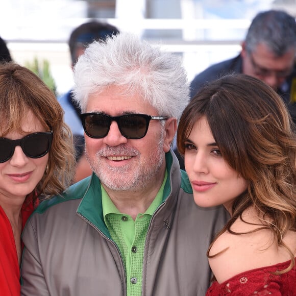 Emma Suarez, Pedro Almodovar, Adriana Ugarte - Photocall du film "Julieta" lors du 69ème Festival International du Film de Cannes. Le 17 mai 2016