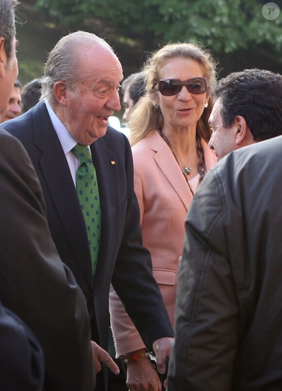 L'infante Elena d'Espagne et son père le roi Juan Carlos Ier le 13 mai 2016 à une corrida à Madrid.