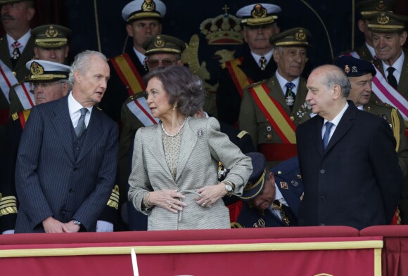 La reine Sofia d'Espagne assiste à la cérémonie du drapeau de la garde Royale au palais du Pardo à Madrid le 13 mai 2016.