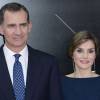 Le roi Felipe IV et la reine Letizia d'Espagne assistent à la remise du prix Ortega y Gasset de journalisme (El Pais) à Madrid le 5 mai 2016.