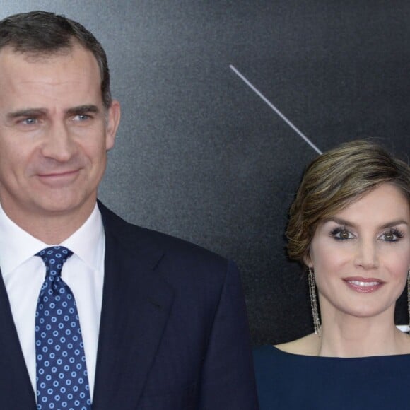 Le roi Felipe IV et la reine Letizia d'Espagne assistent à la remise du prix Ortega y Gasset de journalisme (El Pais) à Madrid le 5 mai 2016.