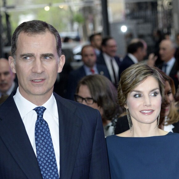 Le roi Felipe IV et la reine Letizia d'Espagne assistent à la remise du prix Ortega y Gasset de journalisme (El Pais) à Madrid le 5 mai 2016.