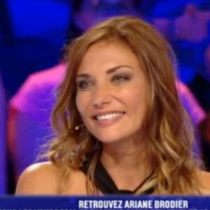 Ariane Brodier souriante dans "Battle Zik", sur D17, le 17 mai 2016