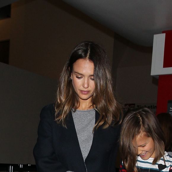 Jessica Alba et sa fille Honor arrivent à l'aéroport LAX de Los Angeles. Le 13 mai 2016